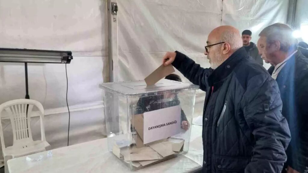 CHP’de Adaylık Ön Seçimi Başladı