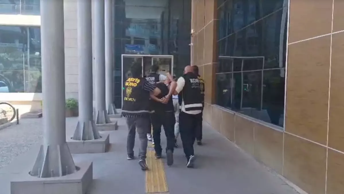 Menemen’de Patlayıcı Atan 3 Kişi Tutuklandı