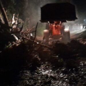 rizede heyelan nedeniyle kapanan yayla yolu ulasima acildi FvGuHgwC