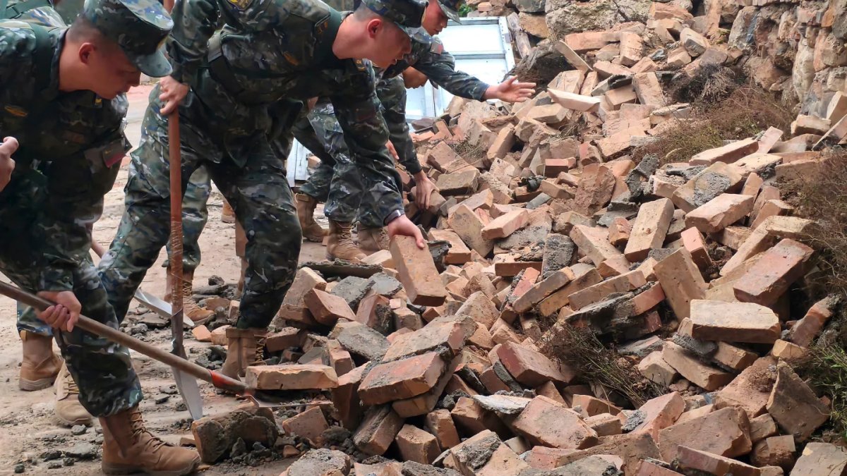 cinde 56 buyuklugunde deprem meydana geldi 7800 kisi tahliye edildi 11 kisi yarali iXzKac59