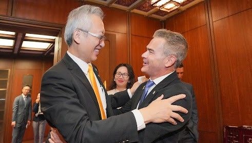 cinden israilli vekile sert tepki parcalara ayrilir XhW9y523