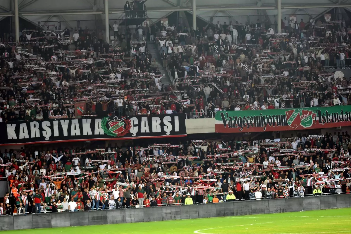 karsiyaka 5 ay sonra taraftariyla bulusuyor 9xL7fMmc