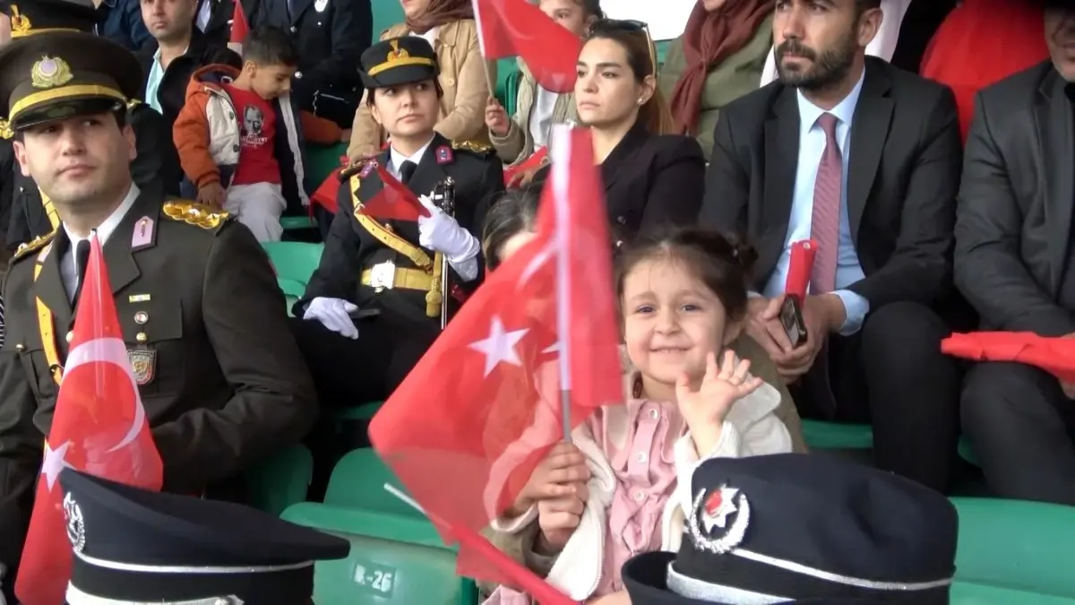 bingolde cumhuriyet bayrami coskuyla kutlandi HHM82DpP.jpg