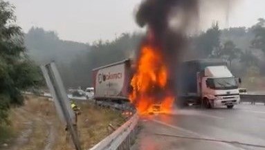 bursa yalova yolunda tirda yangin t1W9Jbs5