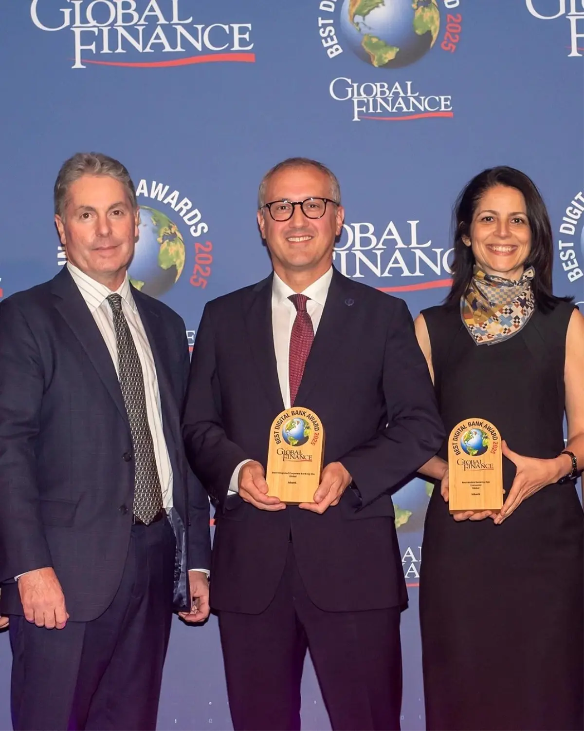 iscep dunyanin en iyi mobil bankacilik uygulamasi secildi eMg7uwiy.jpg