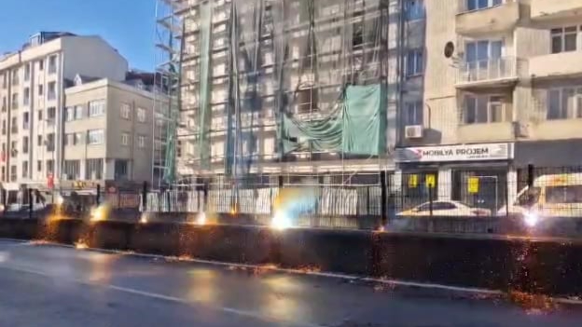 istanbulda tramvay hattinda korkutan kaza fb6uwGYR.jpg