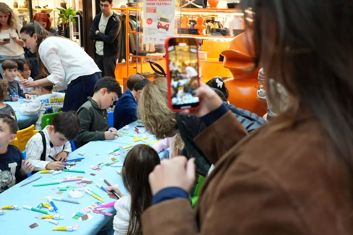 kirmizi karavan projesi ile cocuklar gelecege umut tasiyor Stz9ubkk.jpg