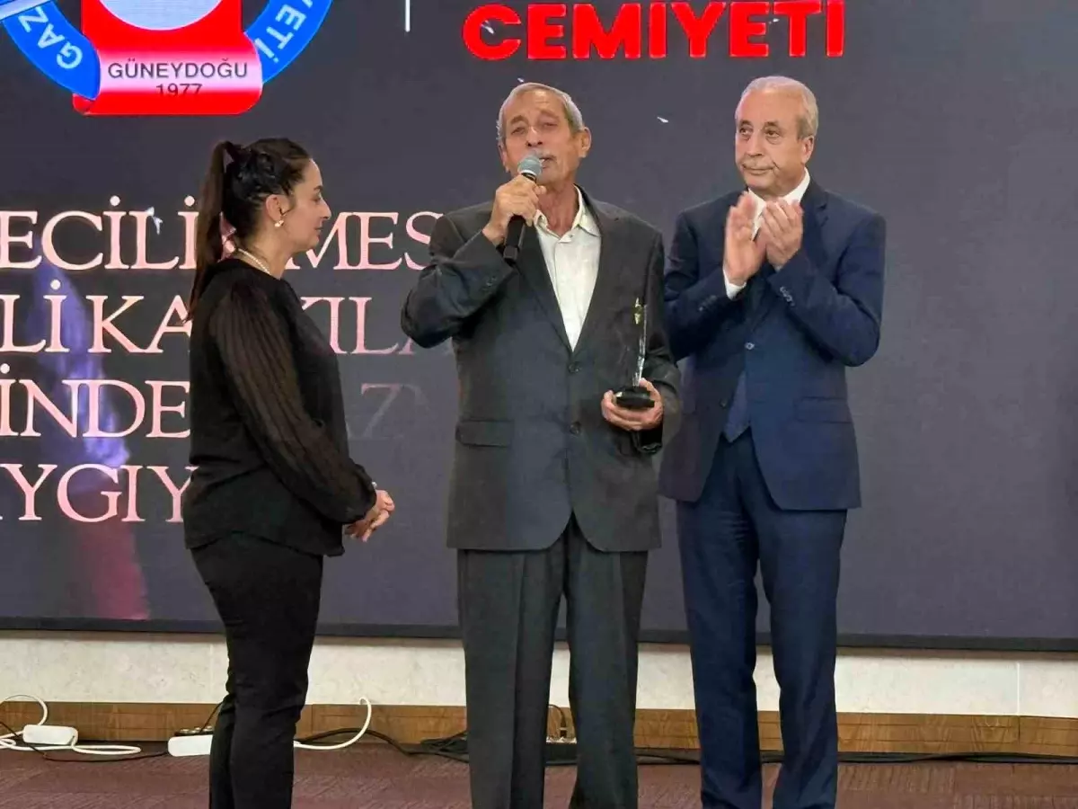 yilin basarili gazetecileri odulleri umit ozdal anisina verildi VGNRGQch.jpg