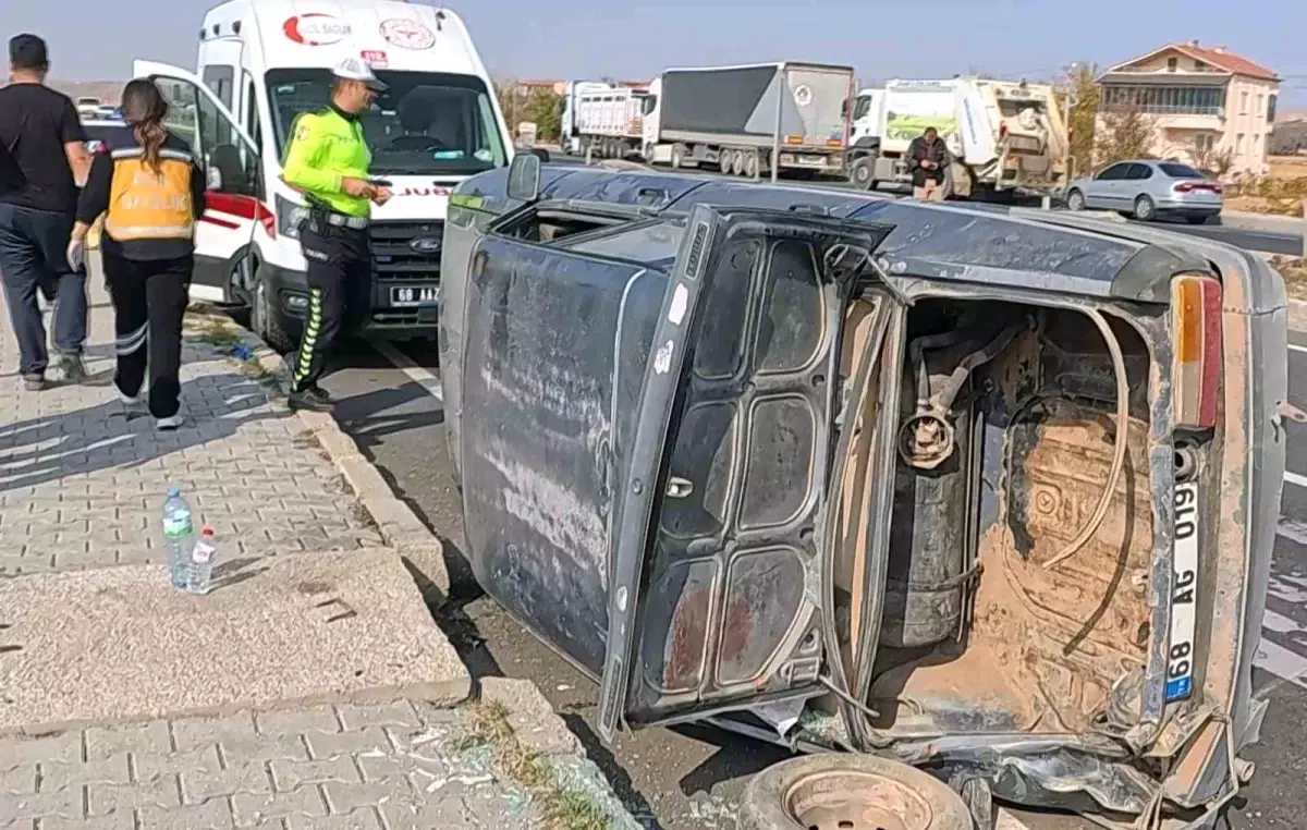 aksarayda tir ile carpisan otomobil devrildi 3 yarali AaNnFrPO.jpg
