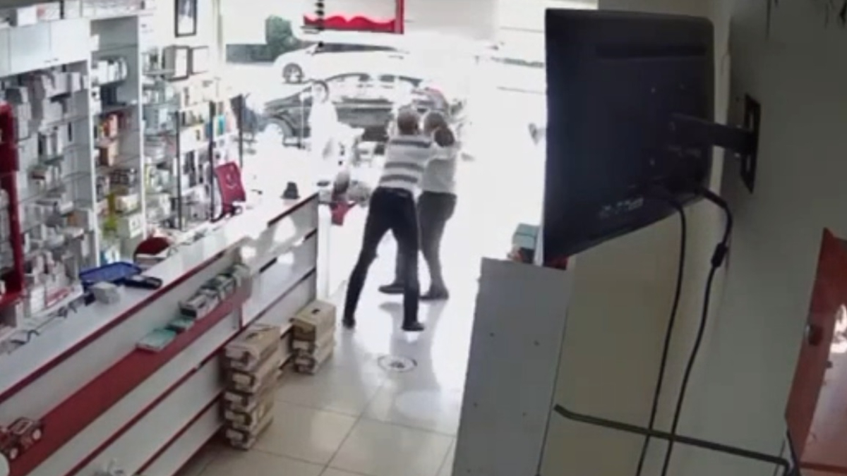 mersinde eczaci teknisyeni tartaklandi yeni goruntulerle gercek ortaya cikti gdDSfuql.jpg