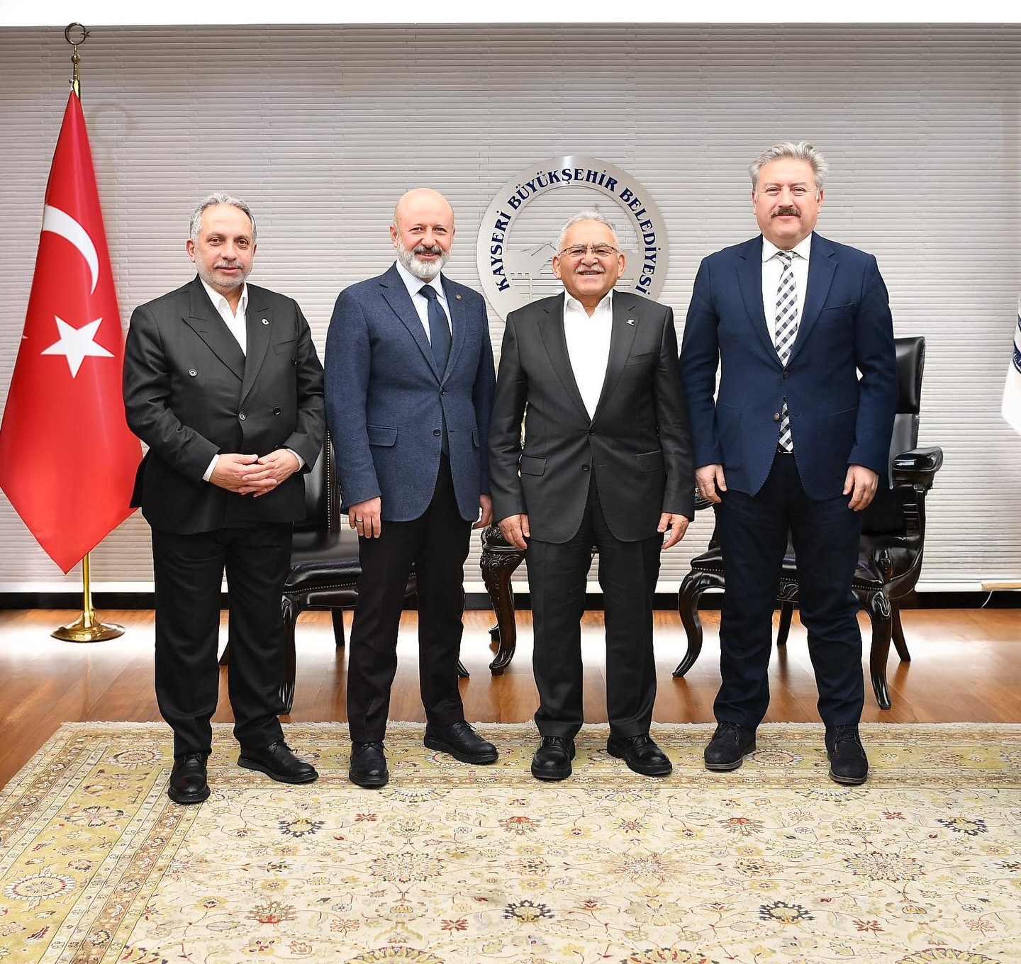 Başkan Büyükkılıç'tan Metropol İlçe Belediye Başkanları İle İstişare Toplantısı