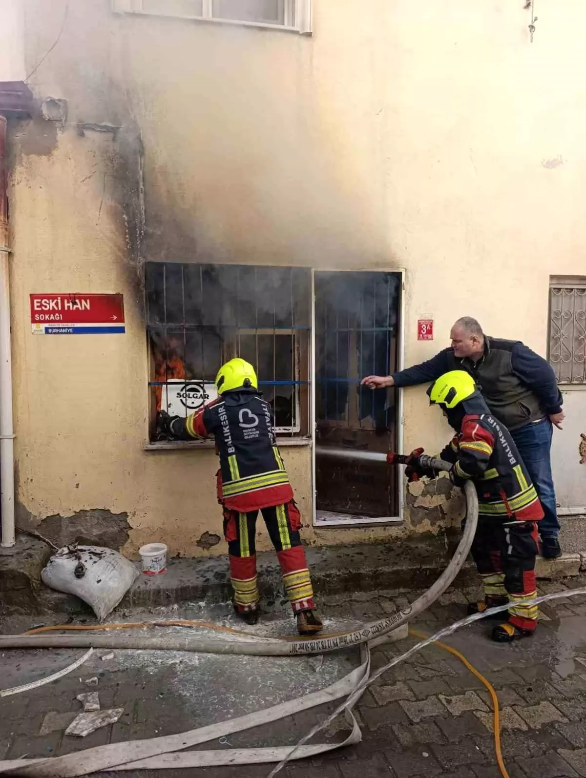 Burhaniye’de Baharatçıda Yangın