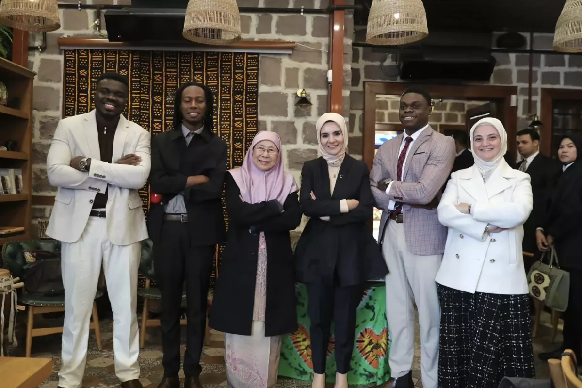 Malezya Başbakanı’nın eşi Ankara’da Afrika Evi’ni ziyaret etti