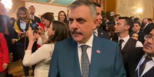 bakan-ciftciden-chp-heyetiyle-gorusme-sorusuna-yanit-o-bana-kalsin-wy1q7BiC