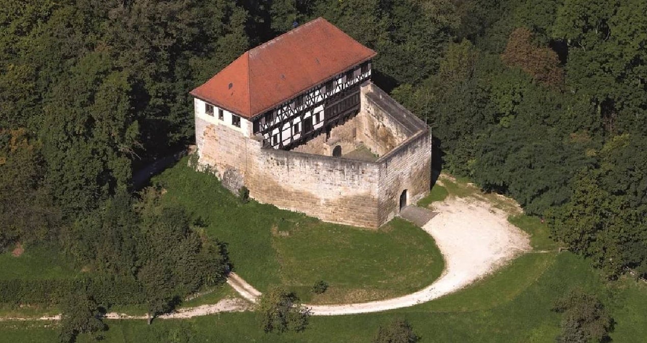 Tarihin İzlerini Taşıyan Wäscherschloss Kalesi Ziyaretçilerini Ağırlamaya Başladı