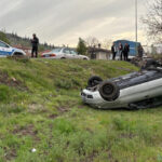 İzin Almadan Araç Kullanan Genç, Şarampole Yuvarlandı: 2 Yaralı