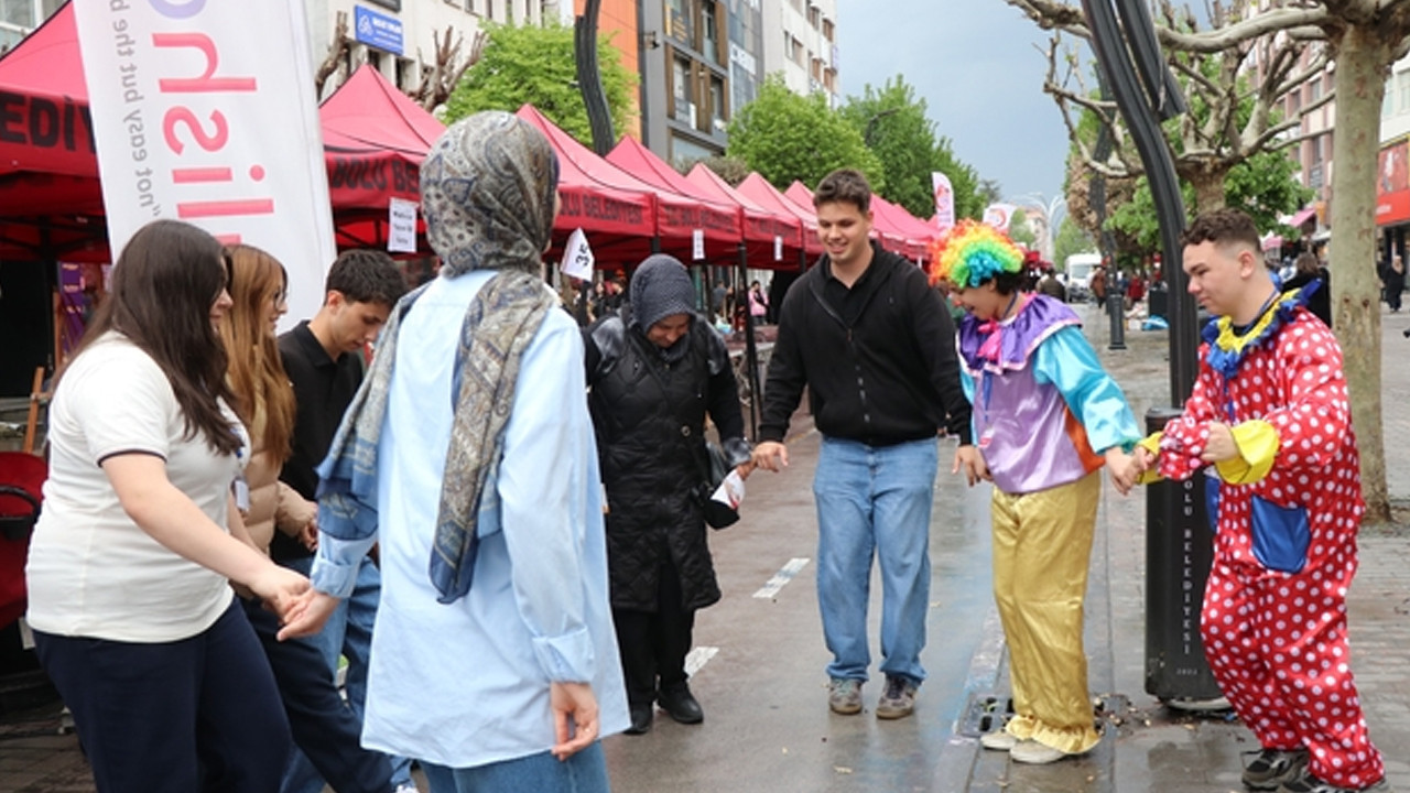 boluda-saganak-ve-dolu-sonrasi-cadde-ortasinda-halay-cnnBEeZ8