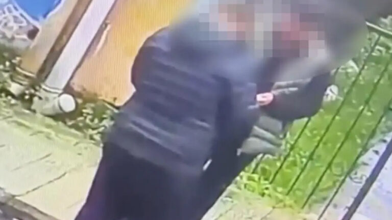 kamera-karsisinda-uyusturucu-satan-zehir-taciri-kiskivrak-yakalandi-12JPptRn