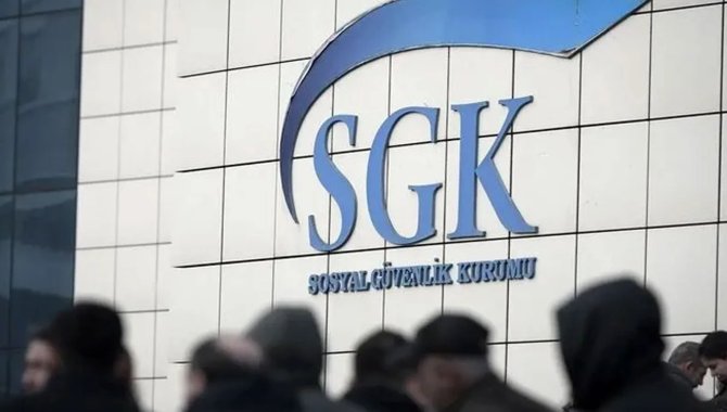 Milli Eğitim Bakanı Tekin, Sakarya İl Ormanı’nda öğretmenlerle yürüyüş yaptı