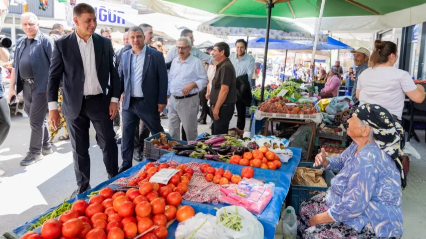 Cemil tugay tirede vatandaslar ureticiler ve esnafla bulustu fTSiWr2i