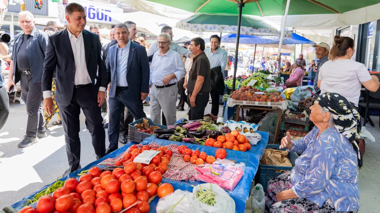 Cemil tugay tirede vatandaslar ureticiler ve esnafla bulustu fTSiWr2i